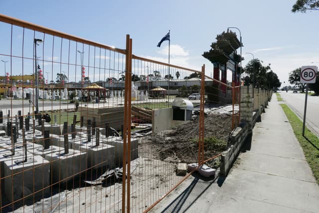 Progress of Building Traditional Chinese Fence